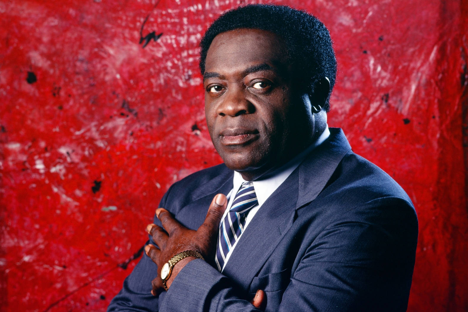 Iconic Actor Yaphet Kotto In A Classic Black And White Portrait Wallpaper
