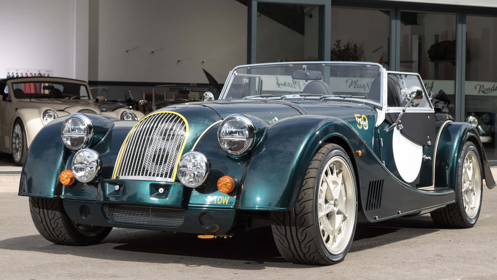 Iconic British Craftsmanship - Morgan Plus 8 Wallpaper