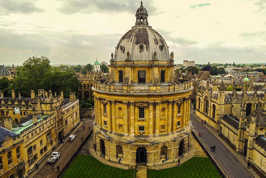 Iconic Radcliffe Camera In Oxford, Uk Wallpaper