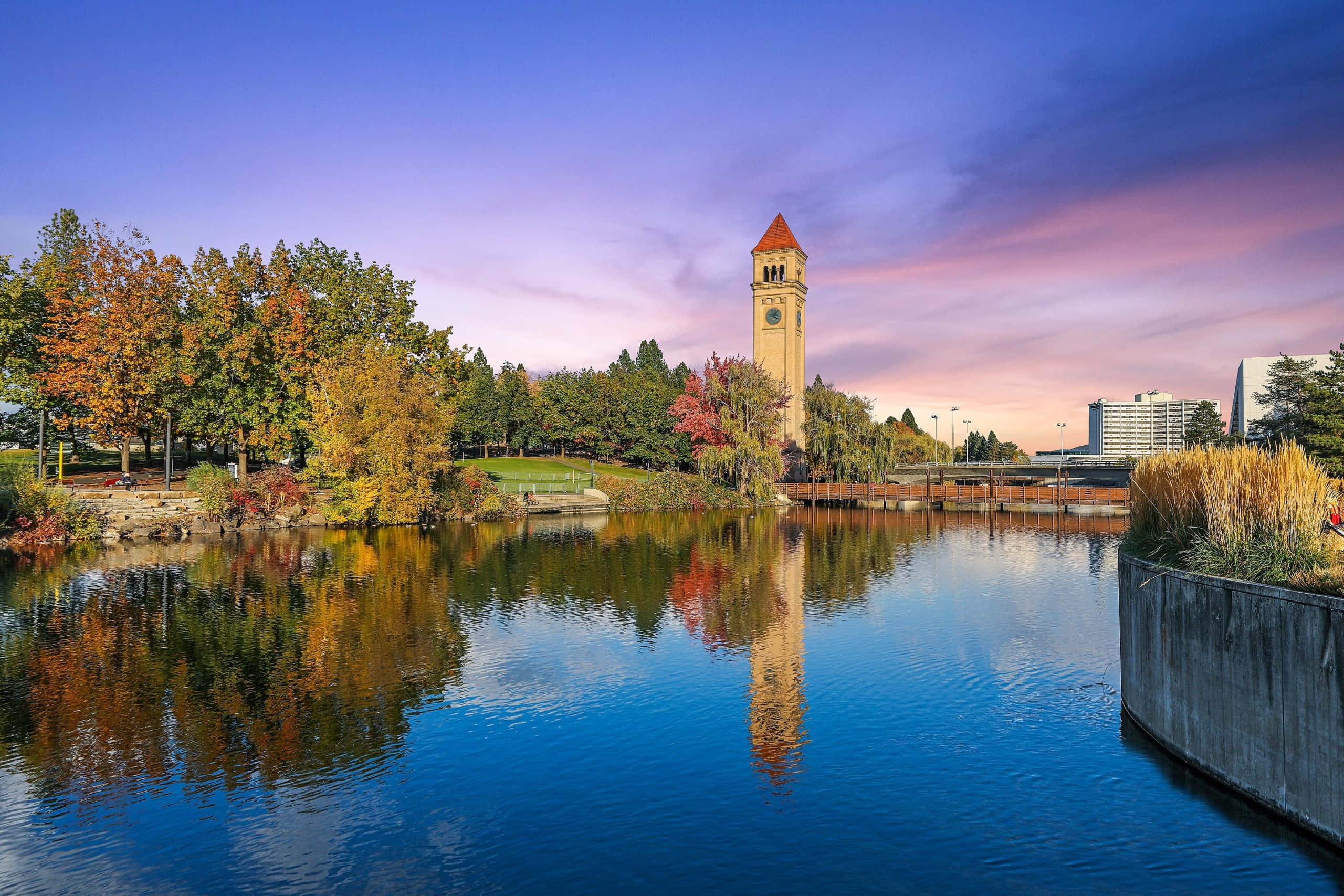 Iconisch Zomerzicht Op Het Stadsgezicht Van Spokane Achtergrond