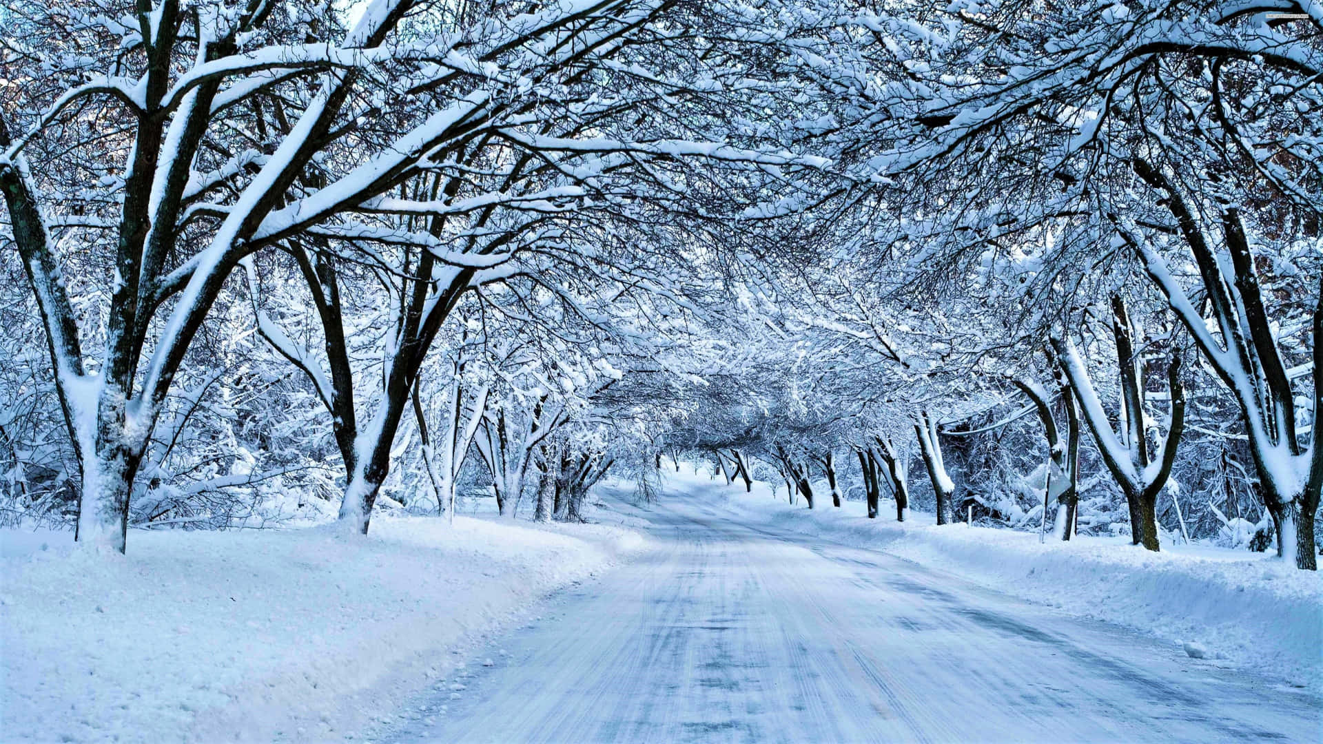 Carreteraresbaladiza Y Con Hielo Durante La Temporada De Invierno Fondo de pantalla