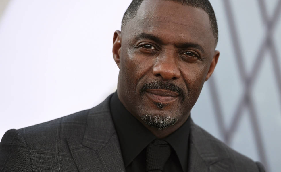 Idris Elba In All-black Outfit Wallpaper