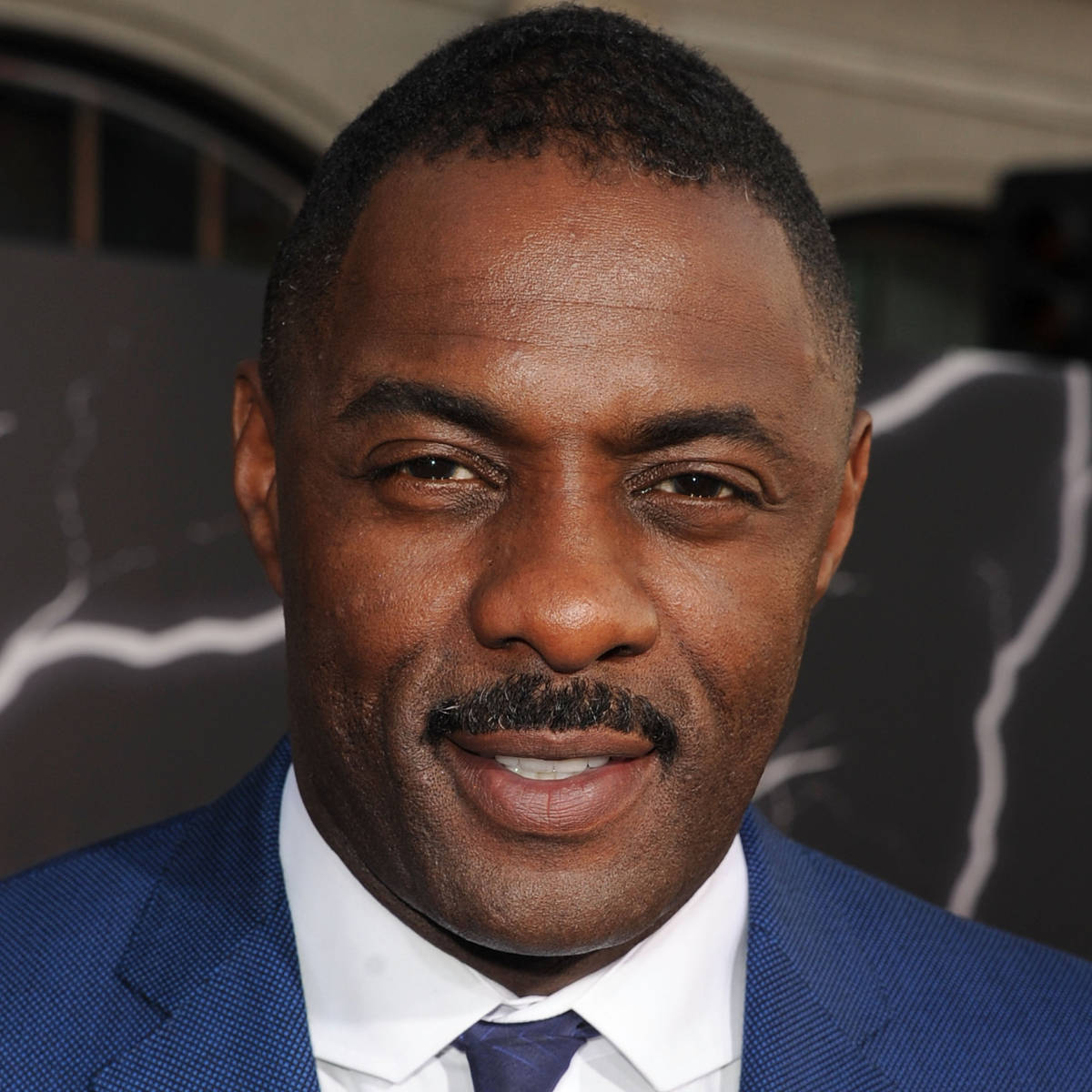 Idris Elba In White And Navy Blue Suit Wallpaper