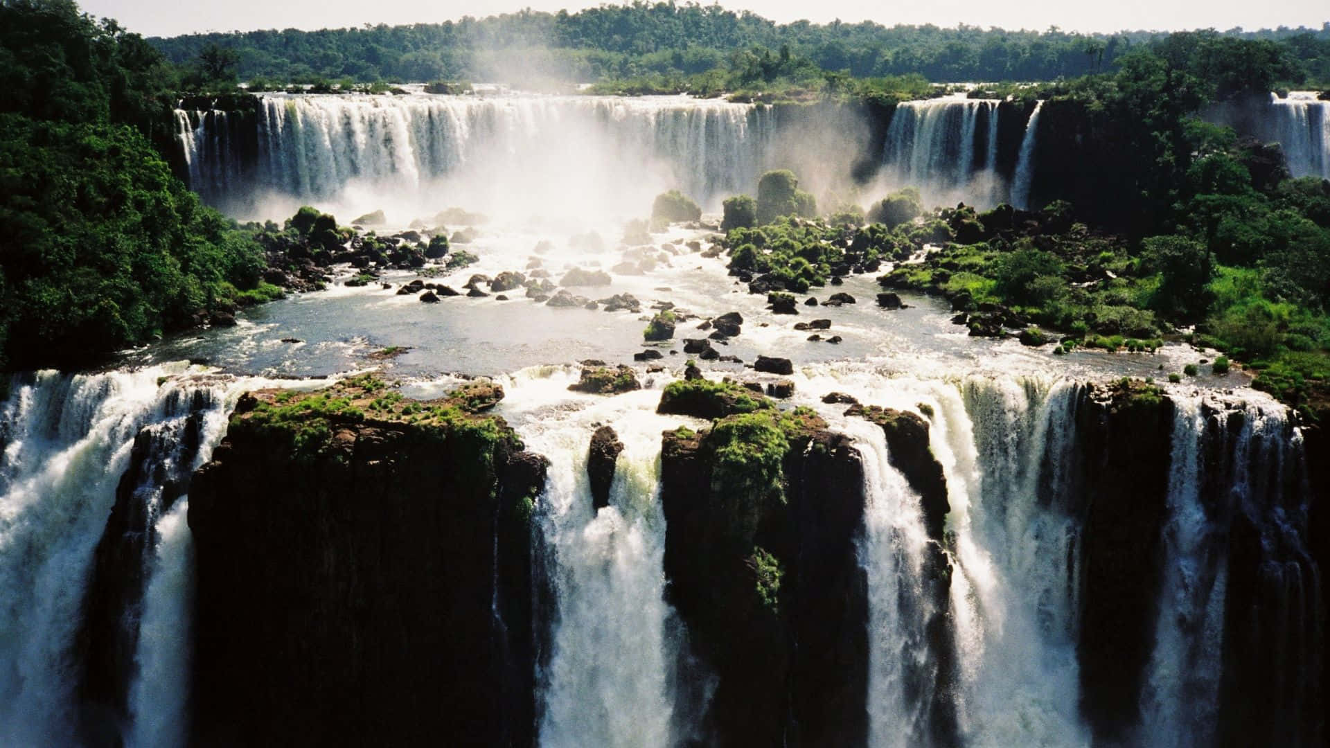 Iguazu-faldene er toppen af ​​turistdestinationer over hele verden. Wallpaper