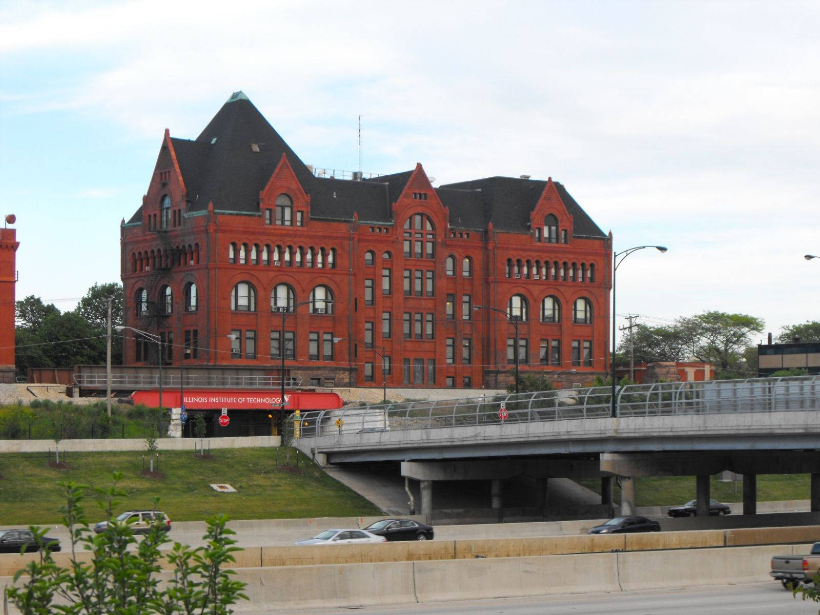 Bâtiment Rouge De L'institut De Technologie De L'illinois Fond d'écran