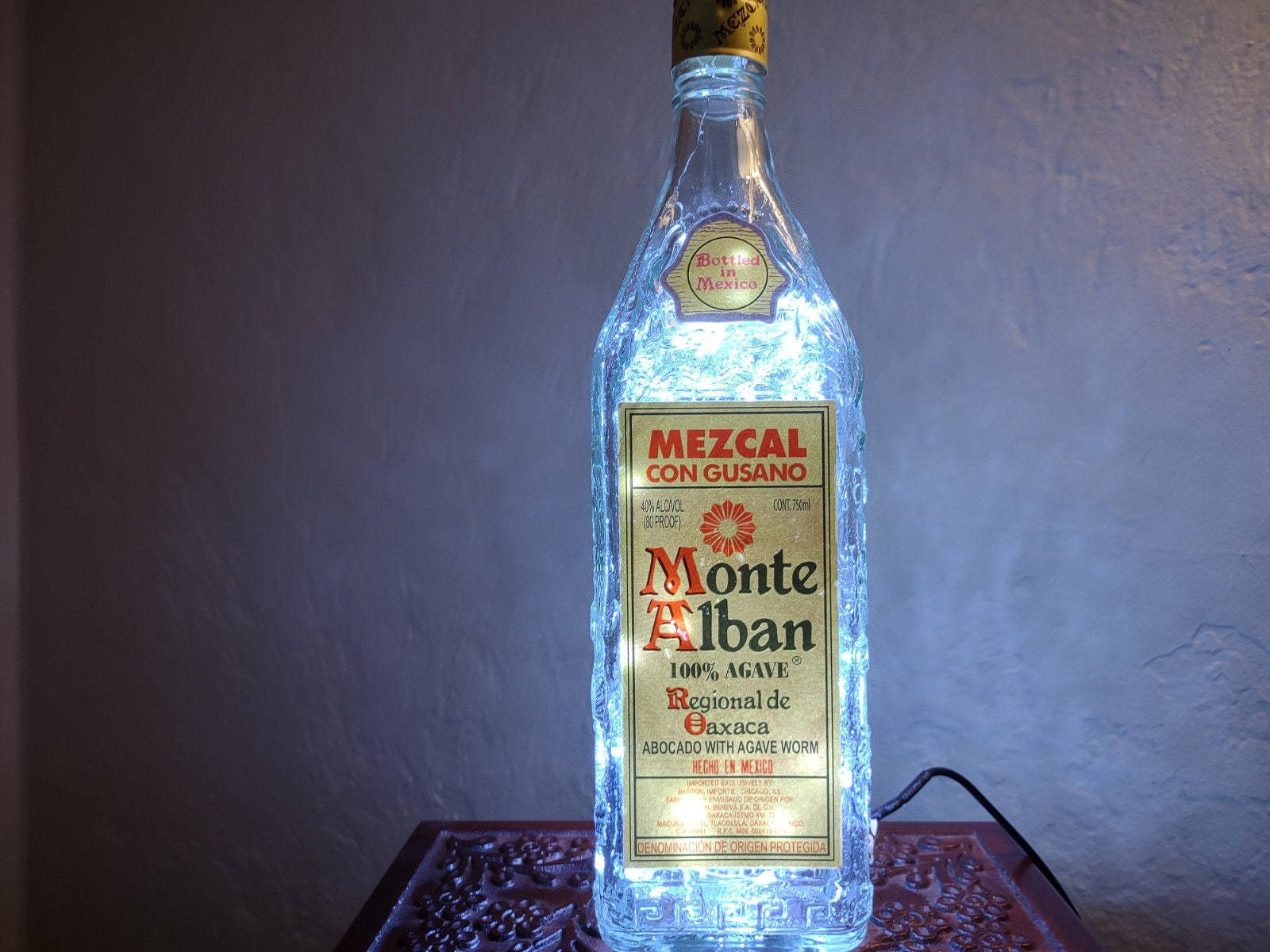 Lys op Monte Alban Silver Tequila flaske tapet Wallpaper