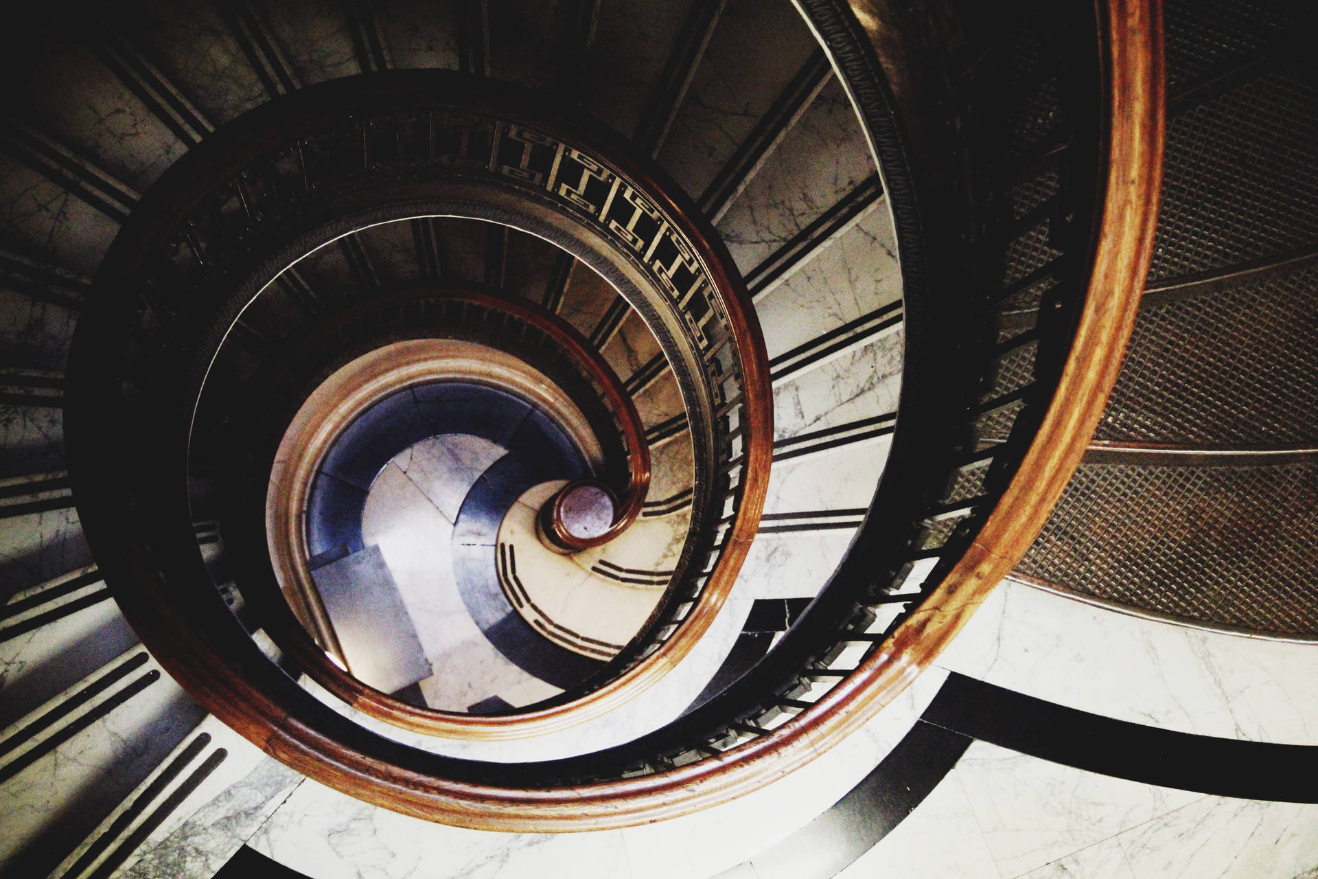 Illusion Spiral Staircase Wallpaper