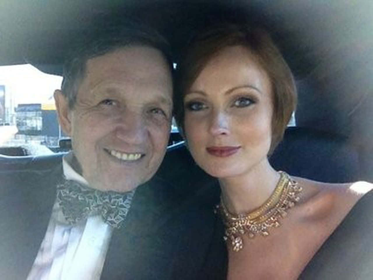 Image Inside The Car Of Dennis Kucinich And His Wife Wallpaper