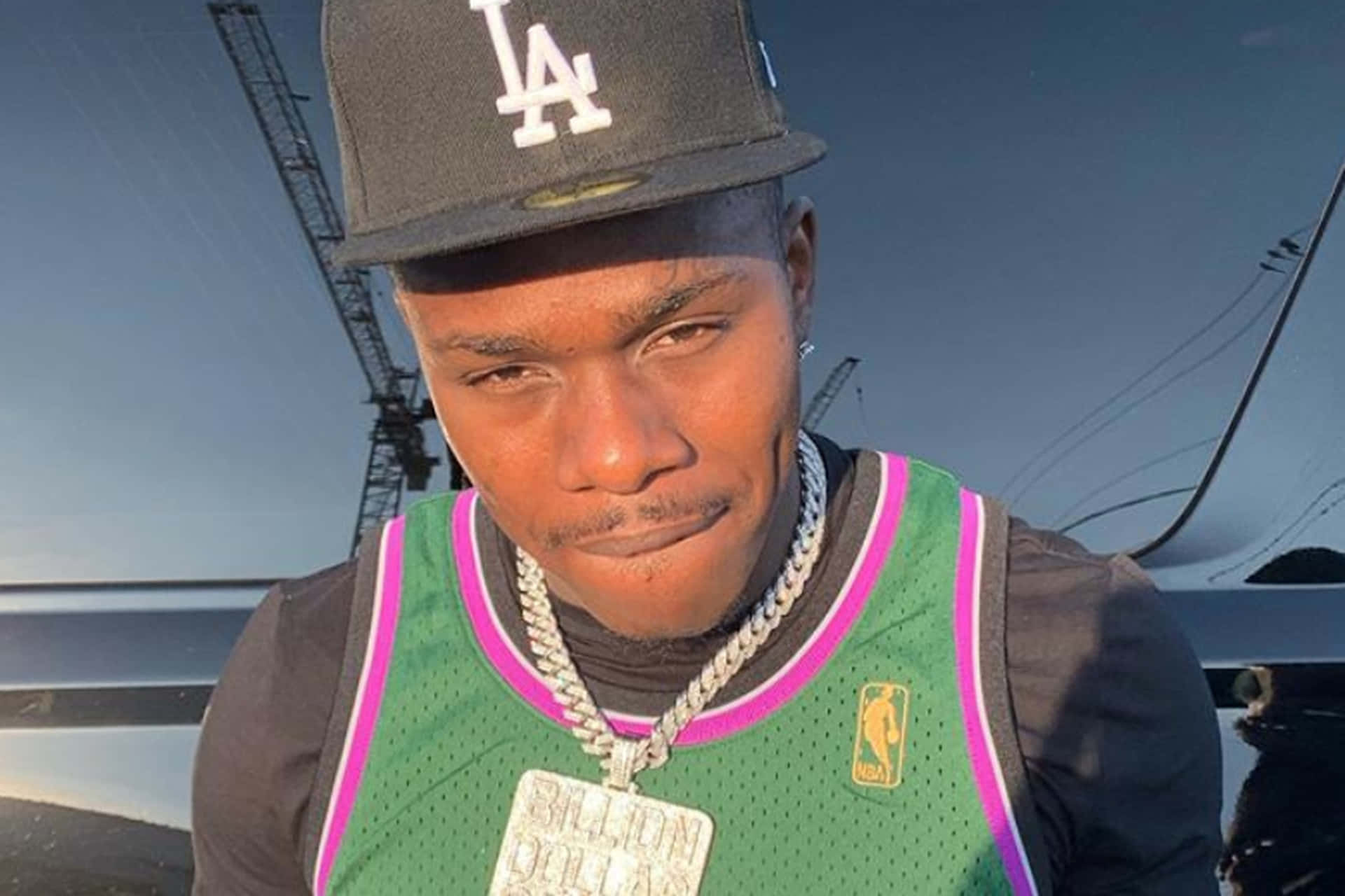 Imagemdo Dababy Com Dimensões 2420 X 1613