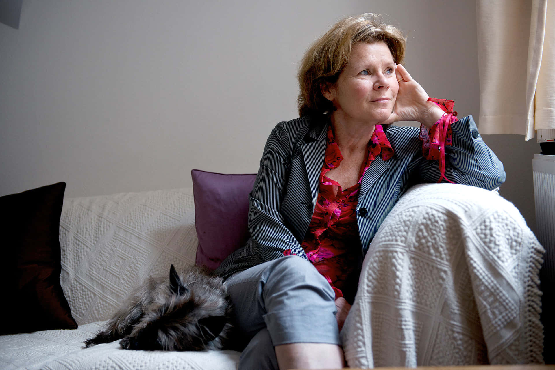 Imelda Staunton In An Expressive On-stage Performance Wallpaper