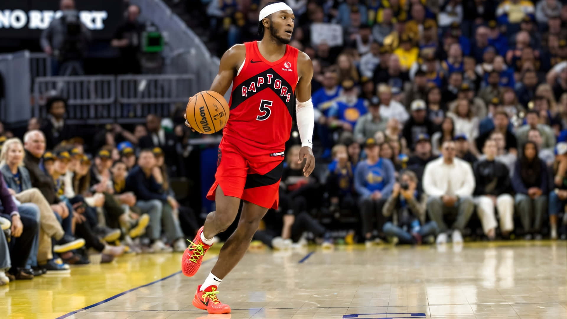 Immanuel Quickley En La Cancha Fondo de pantalla