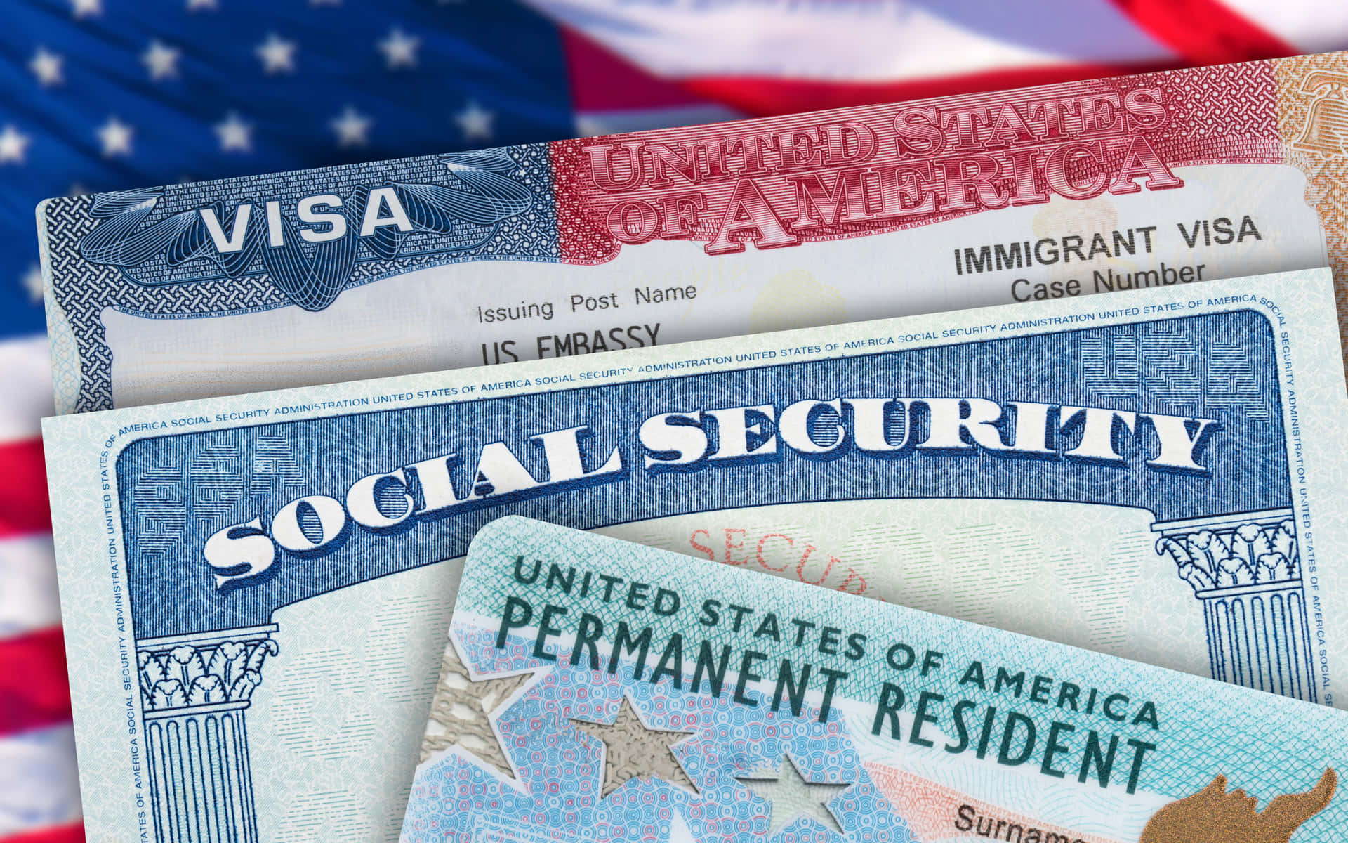 Cartedi Previdenza Sociale E Una Bandiera Degli Stati Uniti