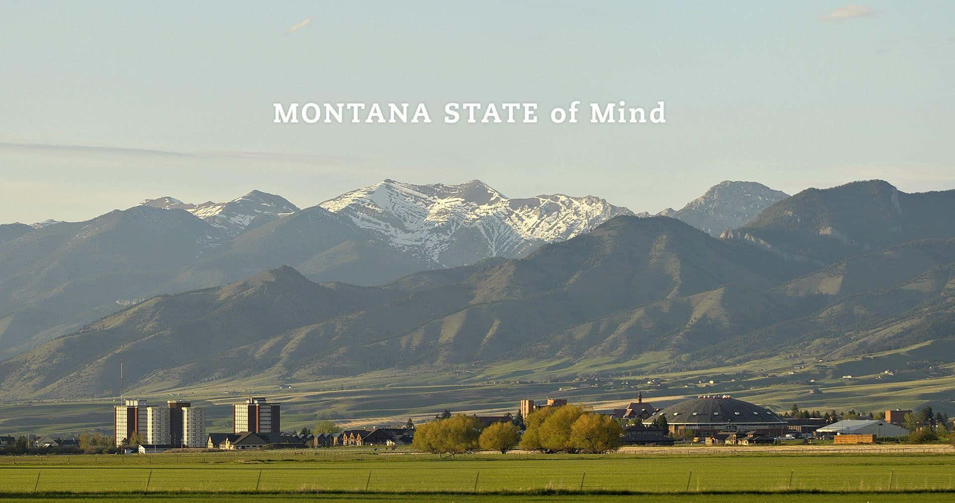 Impresionantepaisaje De Montana Al Atardecer