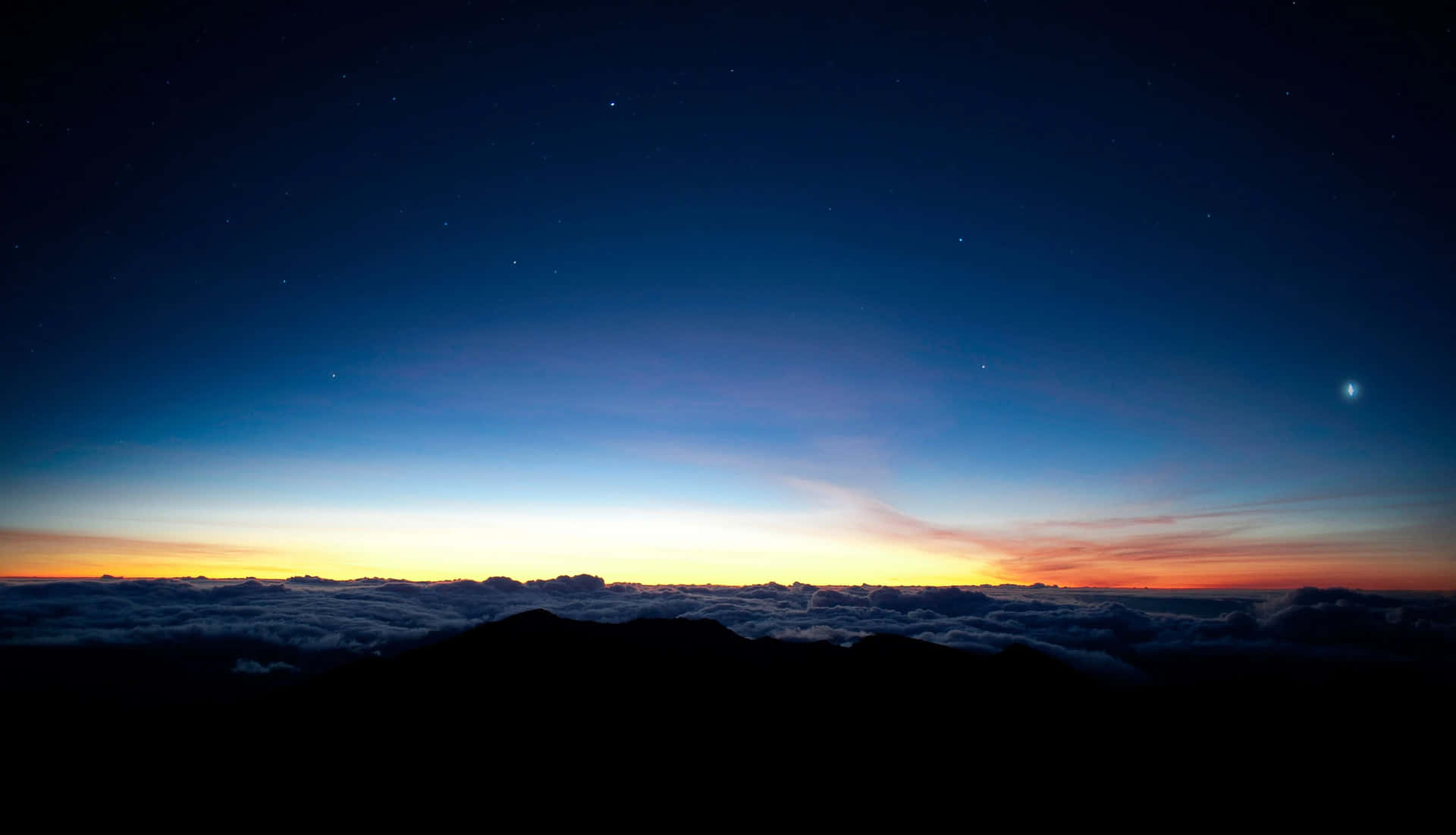 Impresionantepaisaje Del Horizonte Al Atardecer