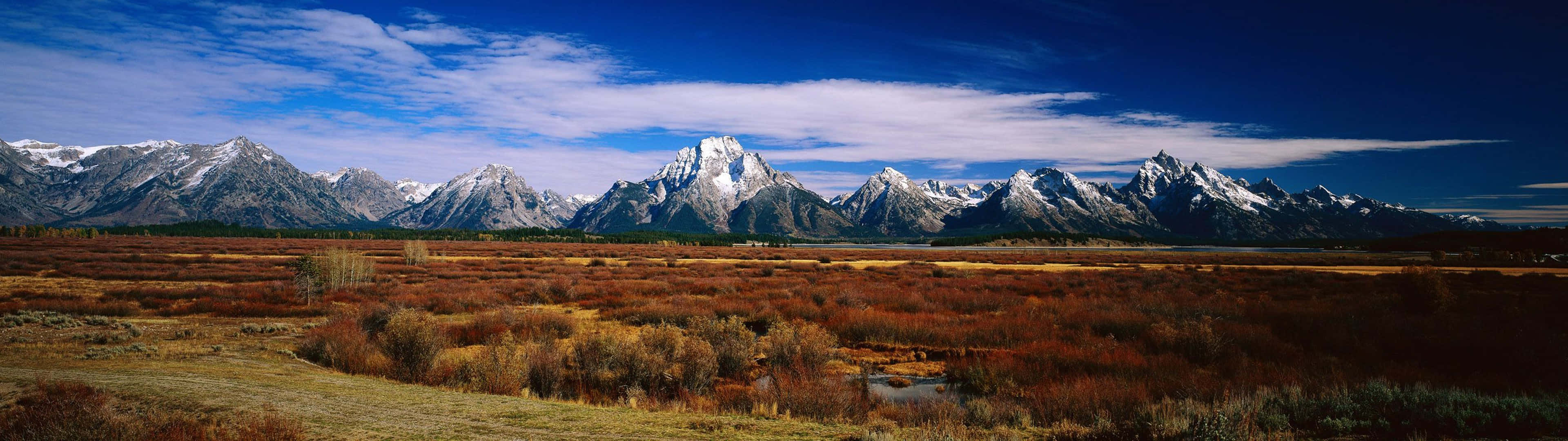 Impresionantepaisaje Dual De Montañas