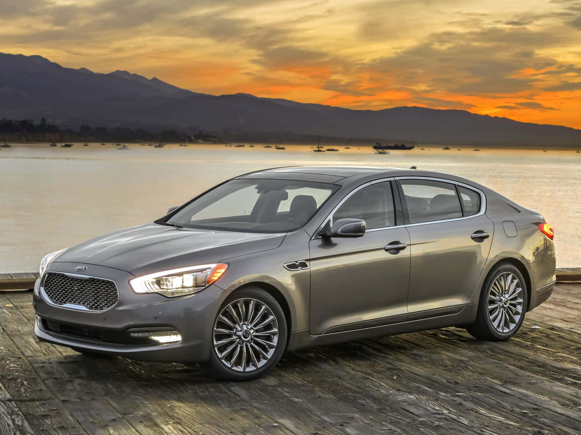 Impressive Kia K900 In Pristine Condition Wallpaper