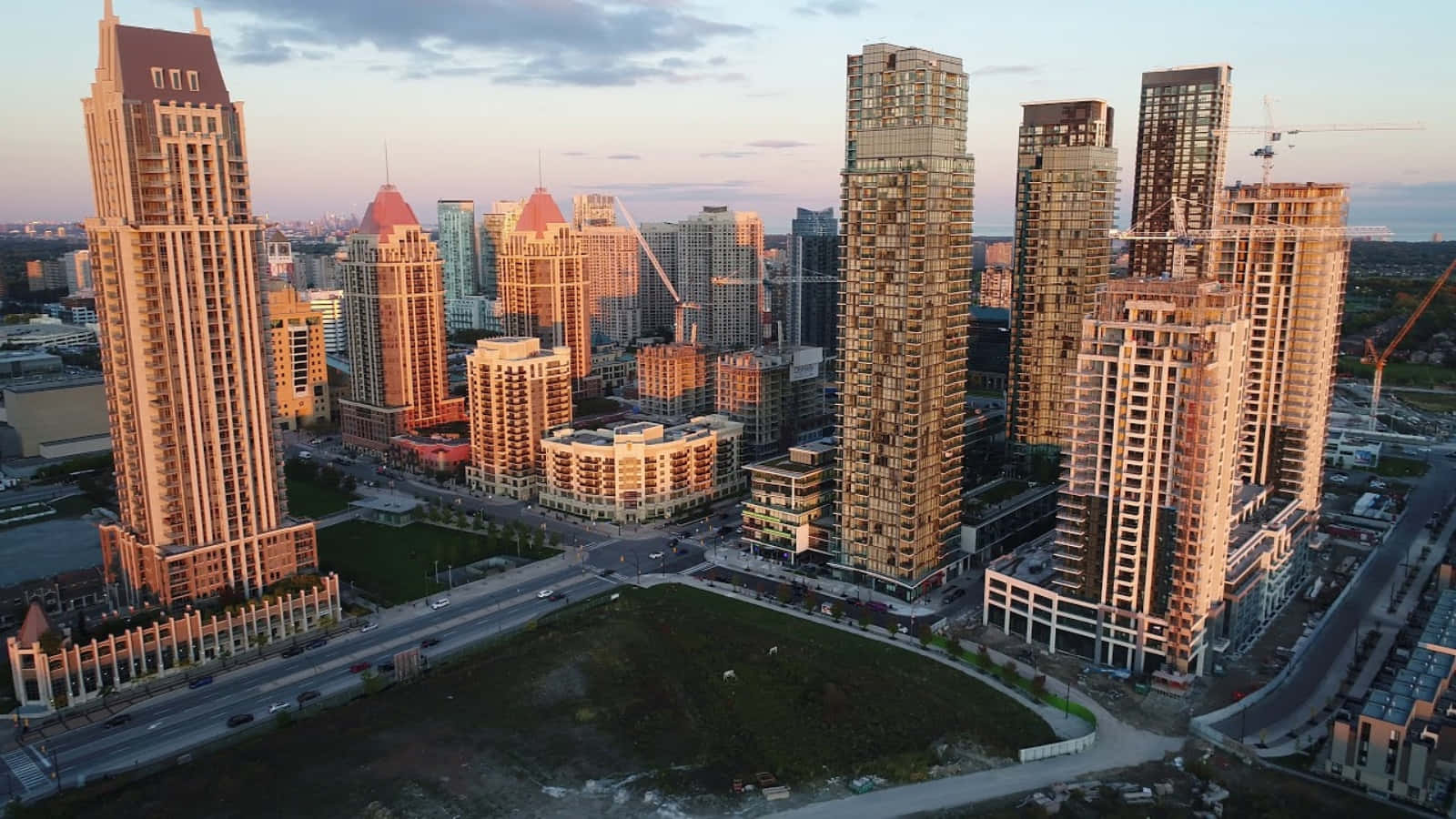 Impressive Skyline Of Mississauga At Sunset Wallpaper