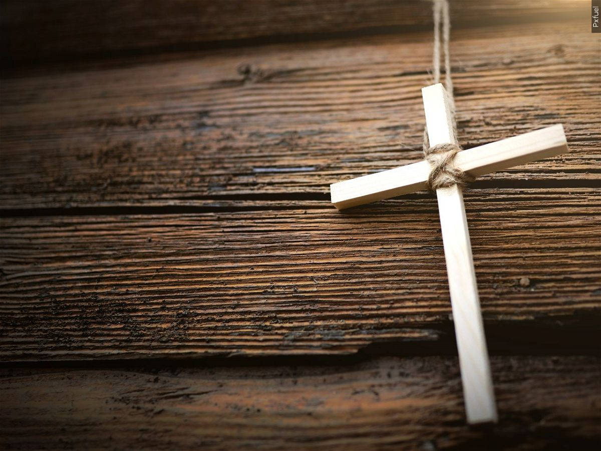 Improvisierteskreuz Als Symbol Der Christlichen Religion. Wallpaper