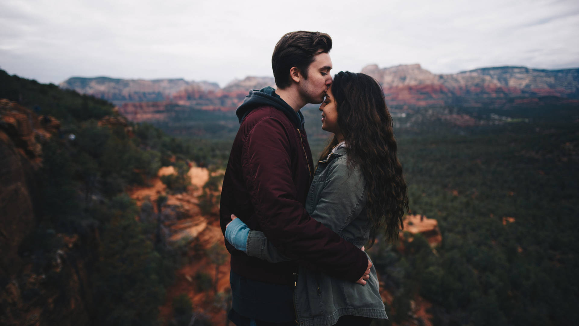 In Love Couples Mountaintop Wallpaper