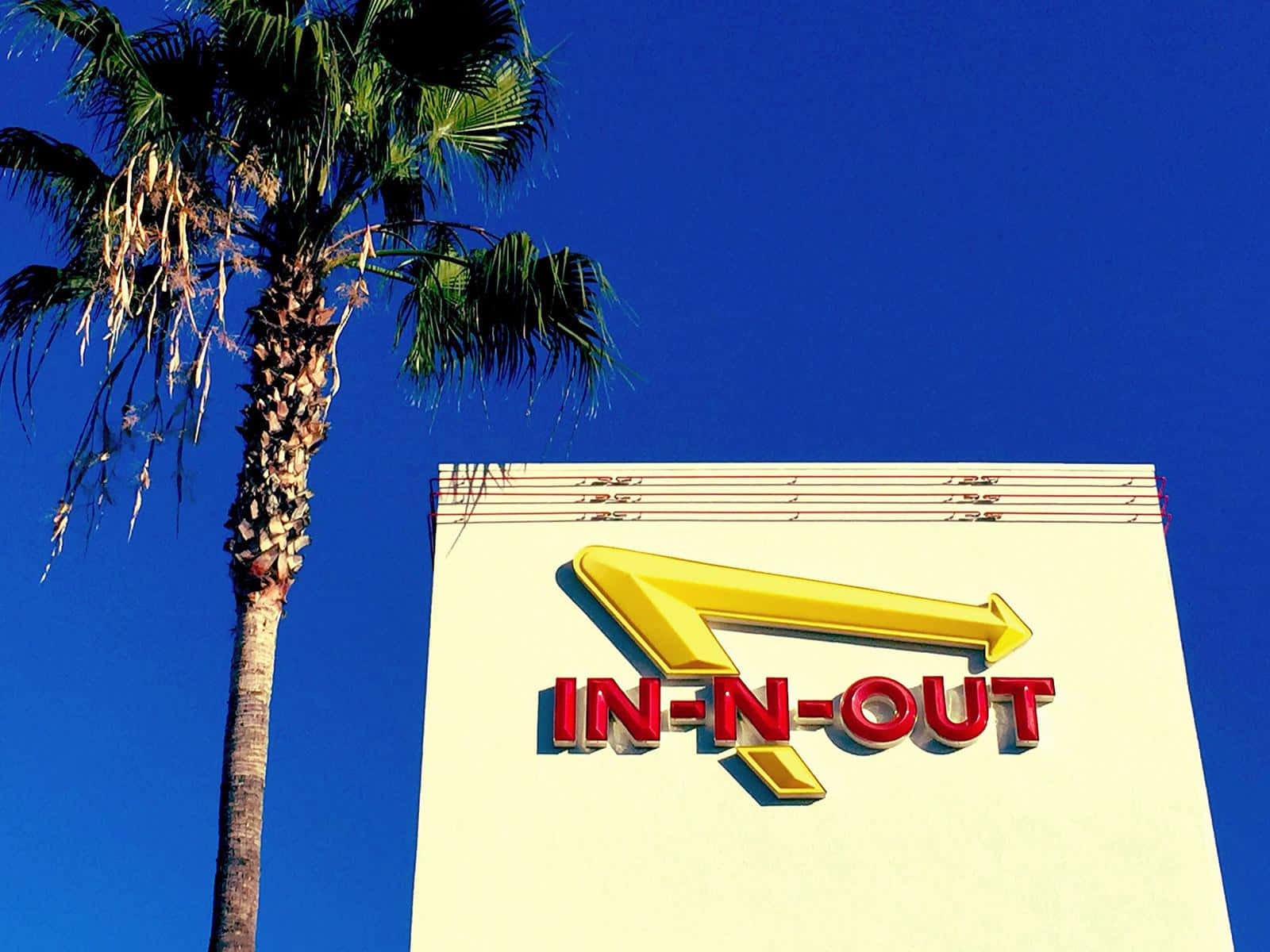 Experience the classic taste of In N Out's burgers and shakes Wallpaper