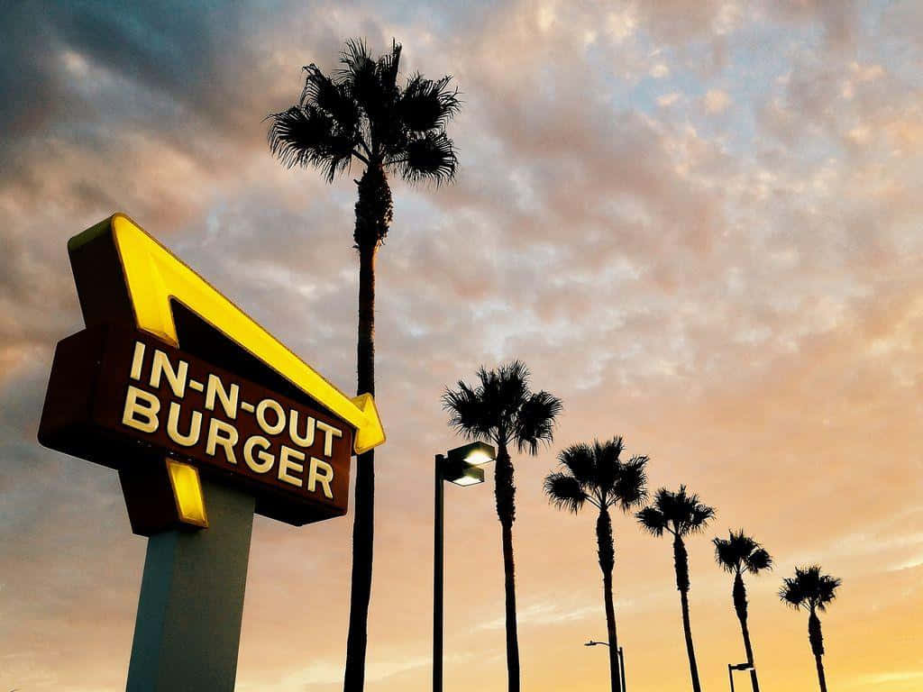 Enskylt För In-n-out Burger (note: Proper Nouns And Branding Typically Remain In Their Original English Form, Even When Speaking Swedish) Wallpaper