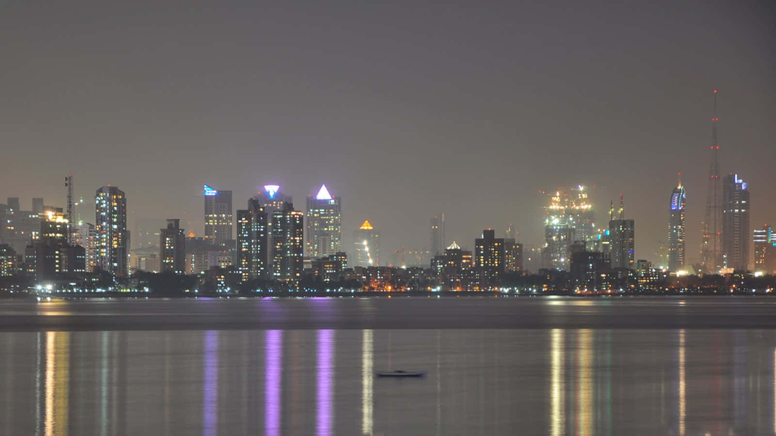 Incantevolepanorama Della Città Di Mumbai Illuminata Di Notte.