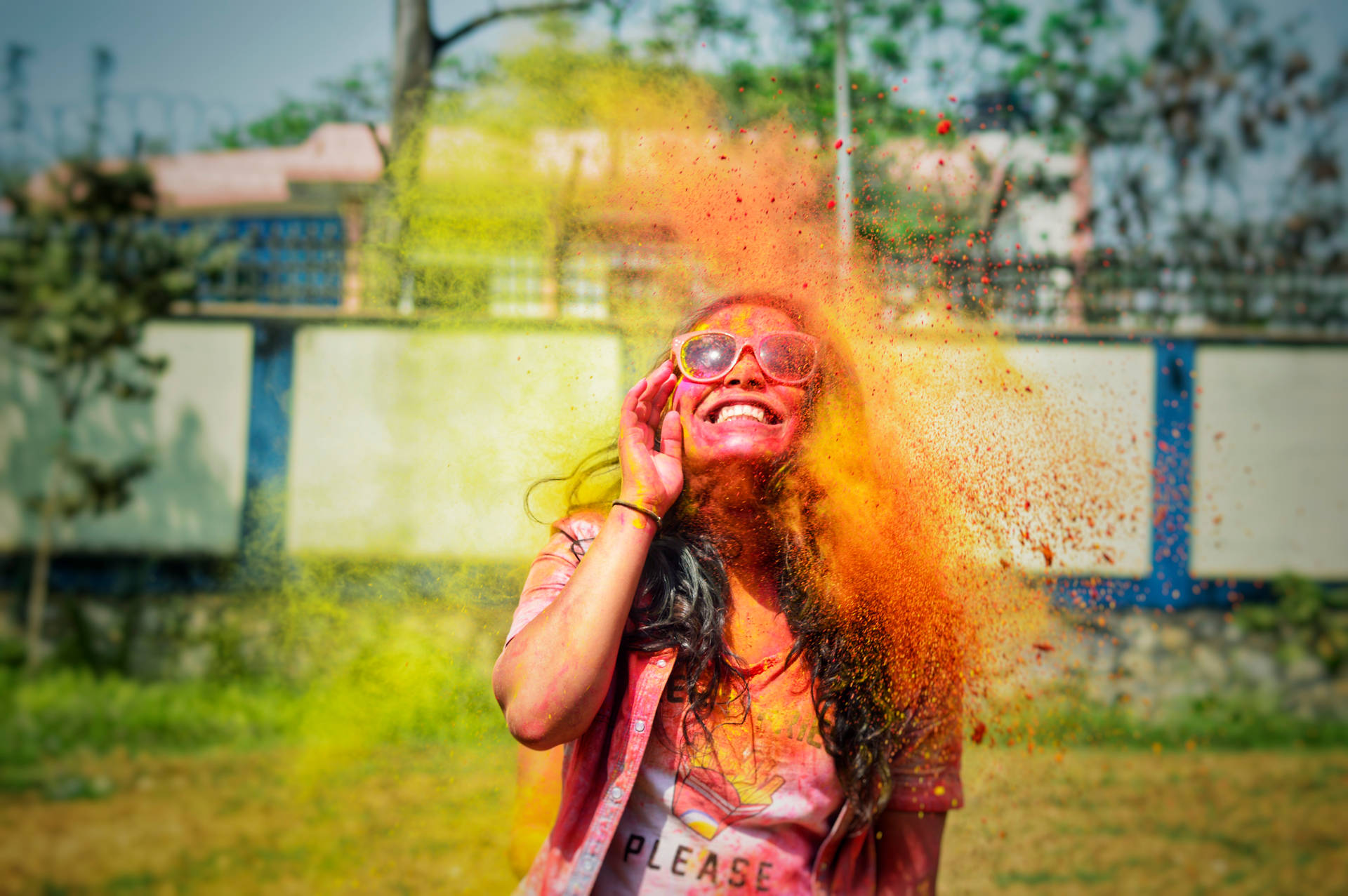 Indien Holi Pige Dækket I Farve Wallpaper