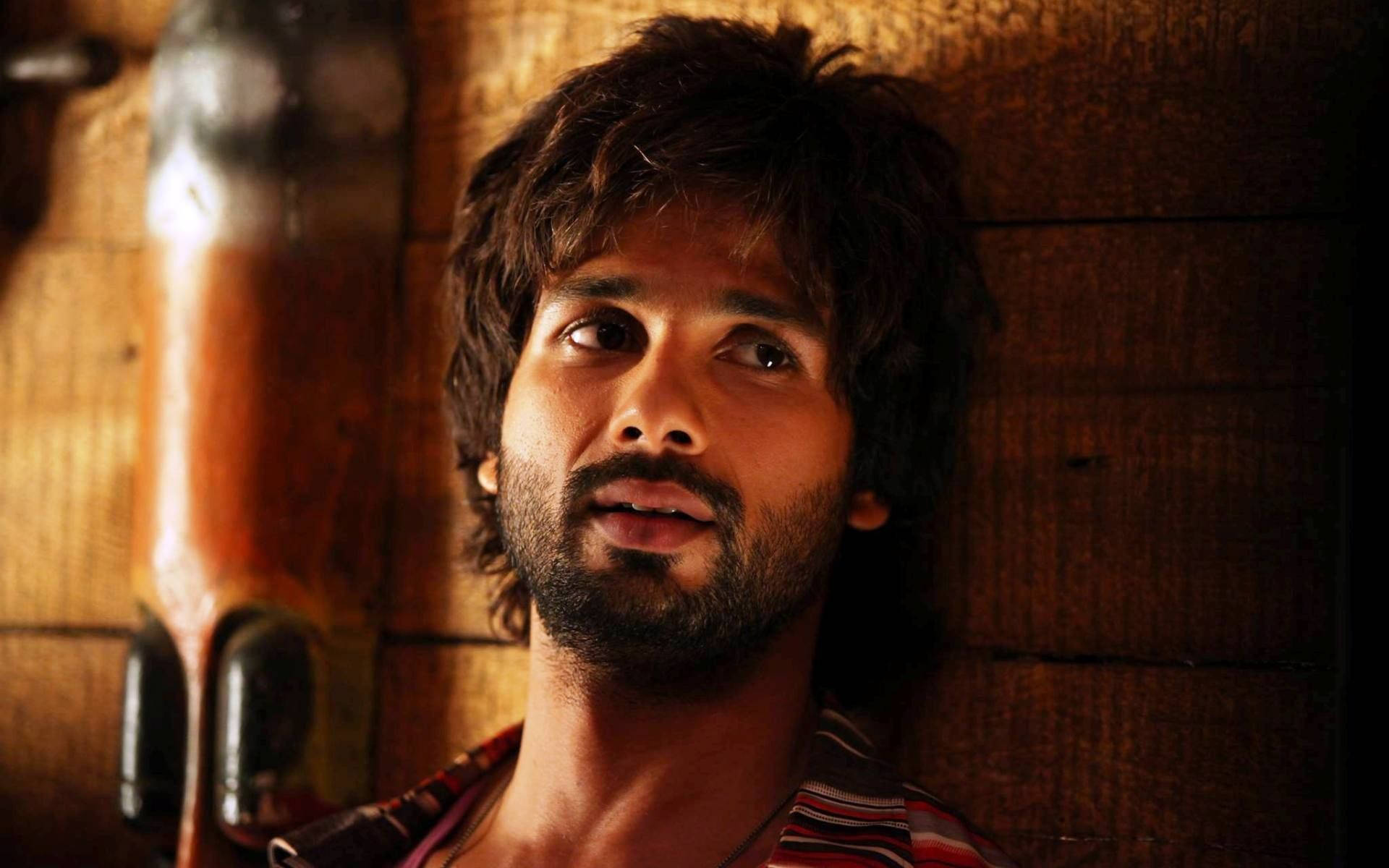 Indian Actor Shahid Kapoor Background