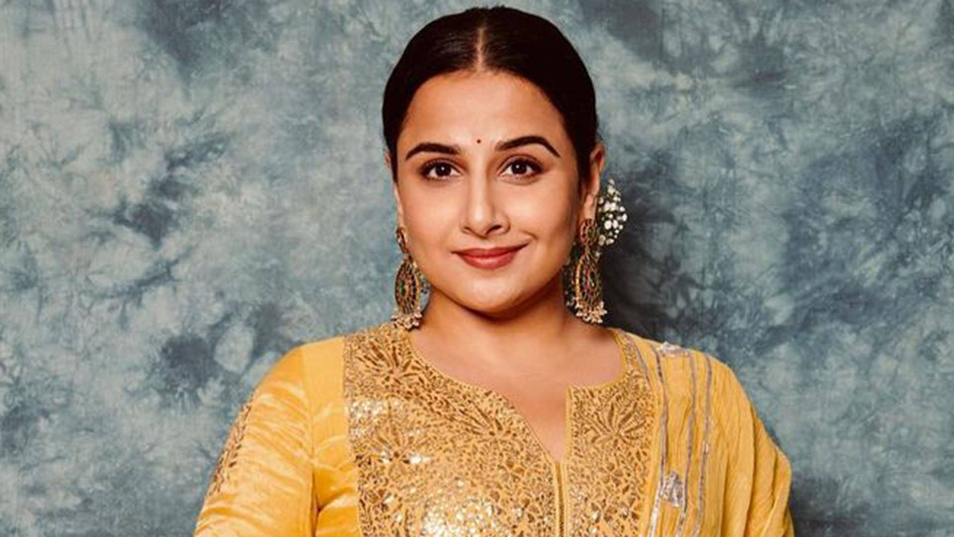 Indian Actress Vidya Balan In Yellow Wallpaper