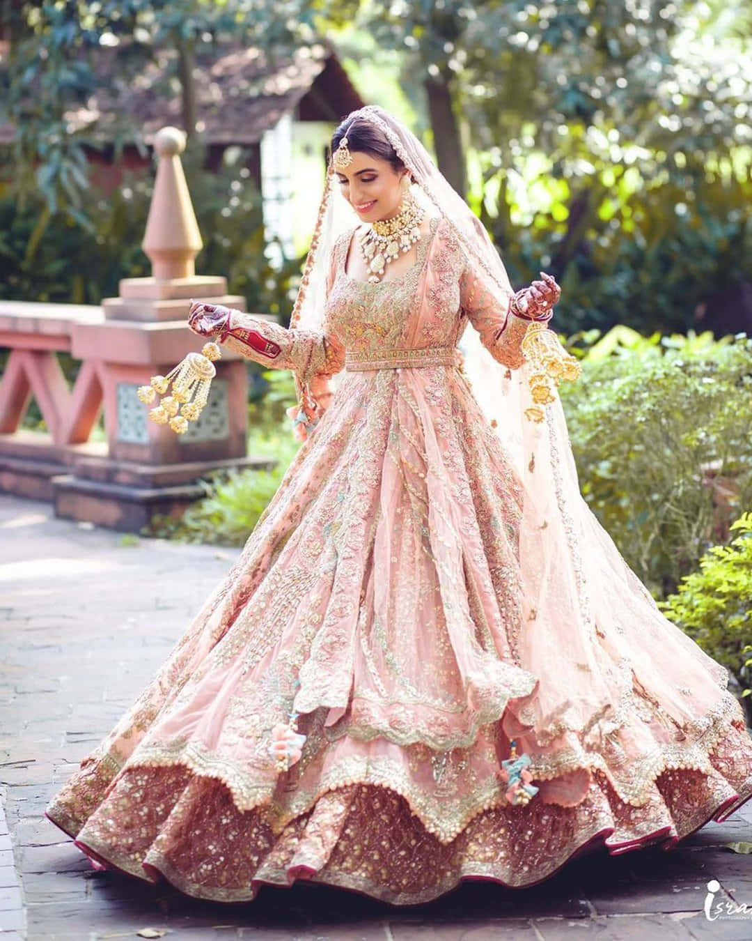 Indisk brud fersken kjole billede som baggrund