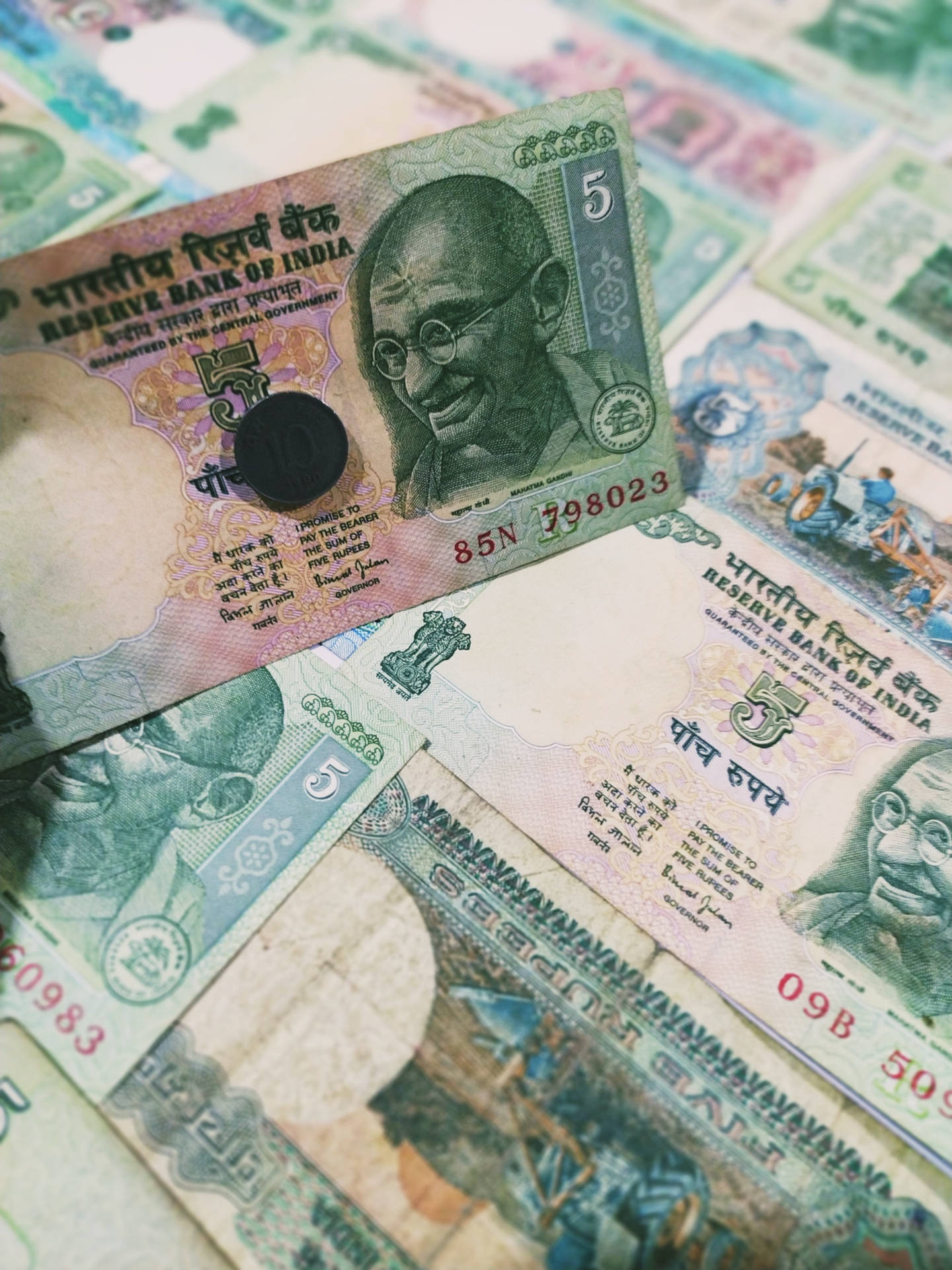 Indian Currency 5 Rupee Bills Green Wallpaper