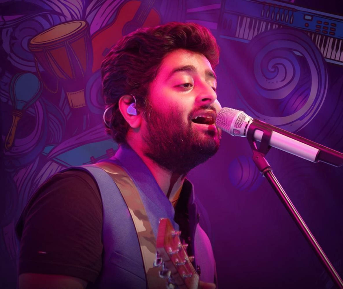 Indisk sanger Arijit Singh synger live på scenen. Wallpaper