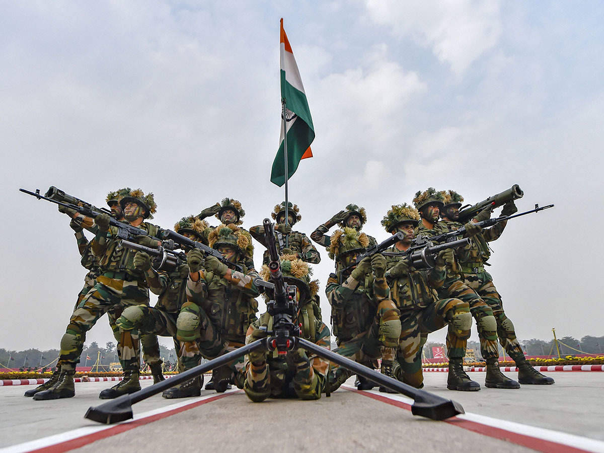 Indian Soldiers Squad With Machine Gun Wallpaper