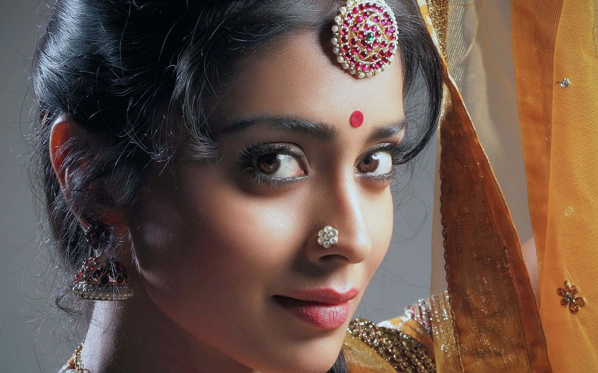 Indian Woman Shriya Saran Extreme Close Up Shot Wallpaper