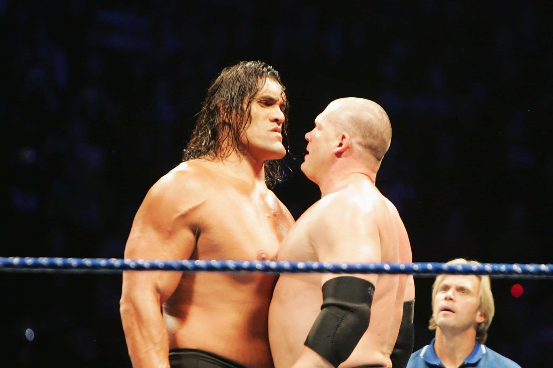 The Indian wrestling sensation, The Great Khali, simultaneously thrilling and intimidating in a face-off with Kane. Wallpaper
