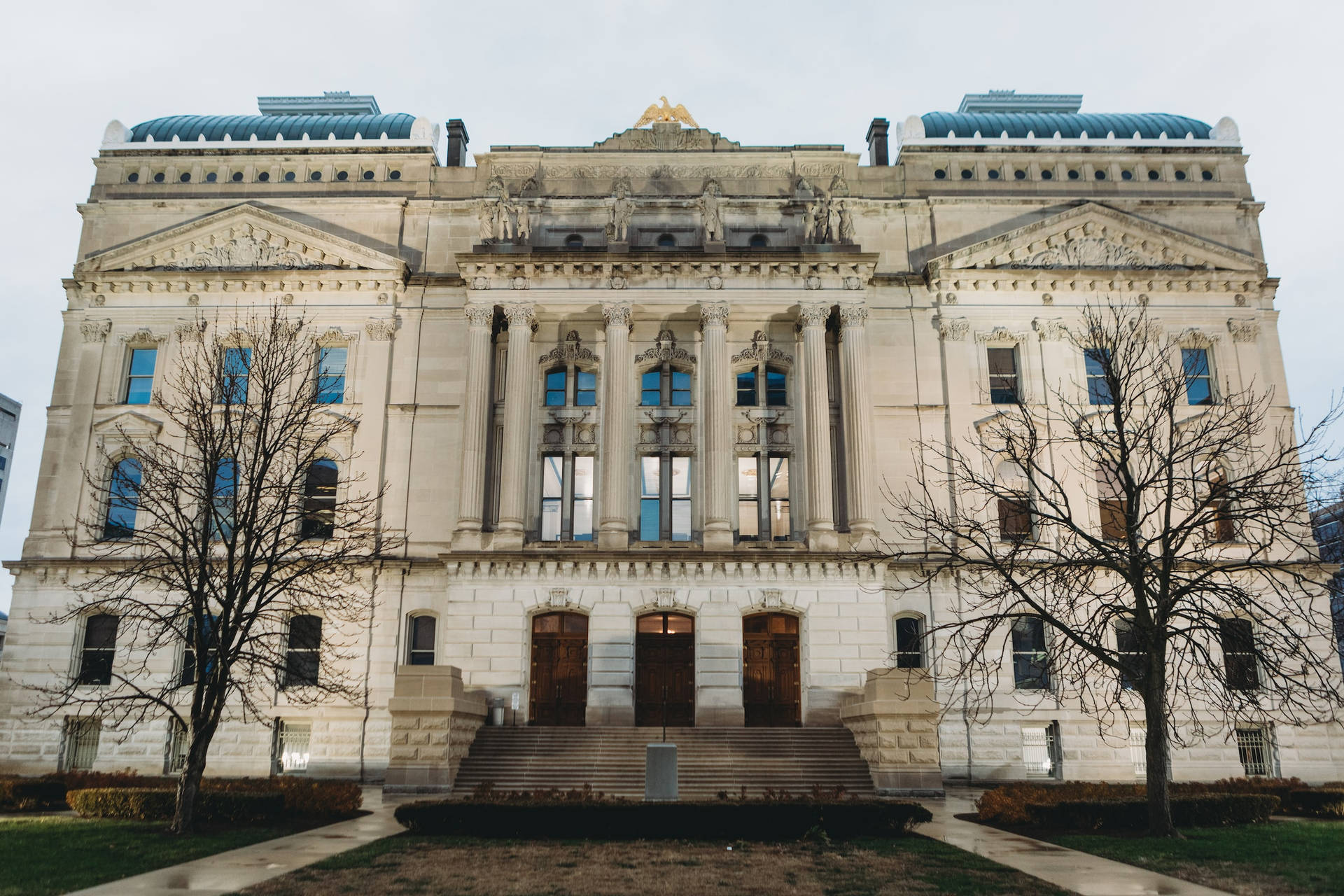 Indianapolis Indiana Stats Capitol Arkitektur om Natten Wallpaper