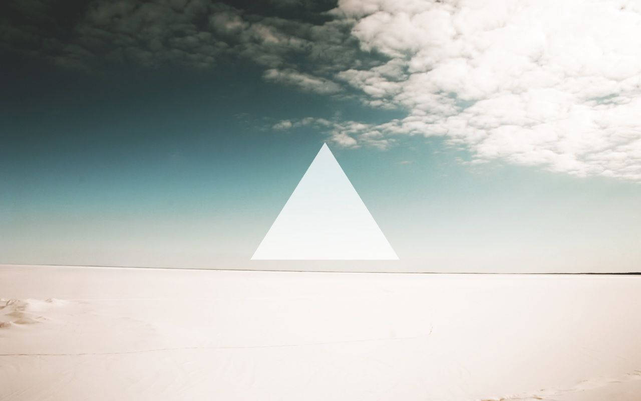 Indie Aesthetic Laptop Triangle On Sky Wallpaper