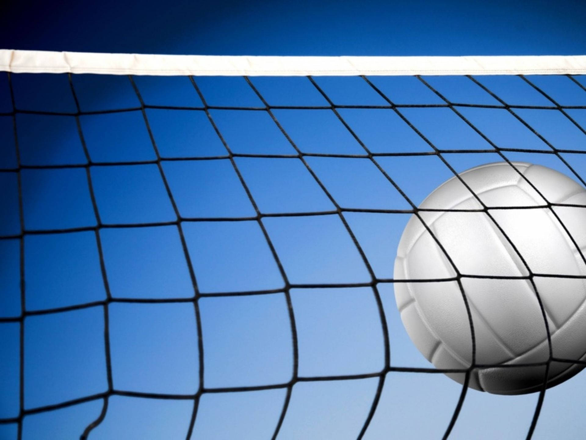 En volleyball bold rammer nettet. Wallpaper