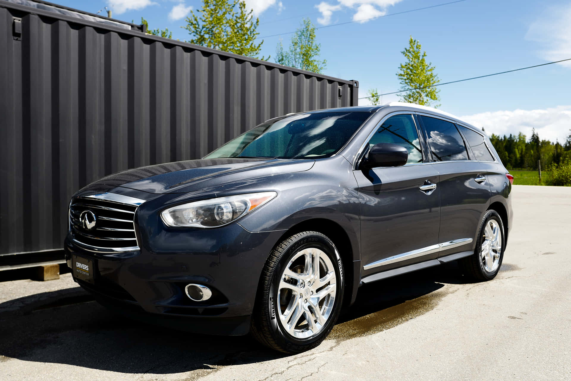 Sleek and Stylish Infiniti JX35 SUV Wallpaper