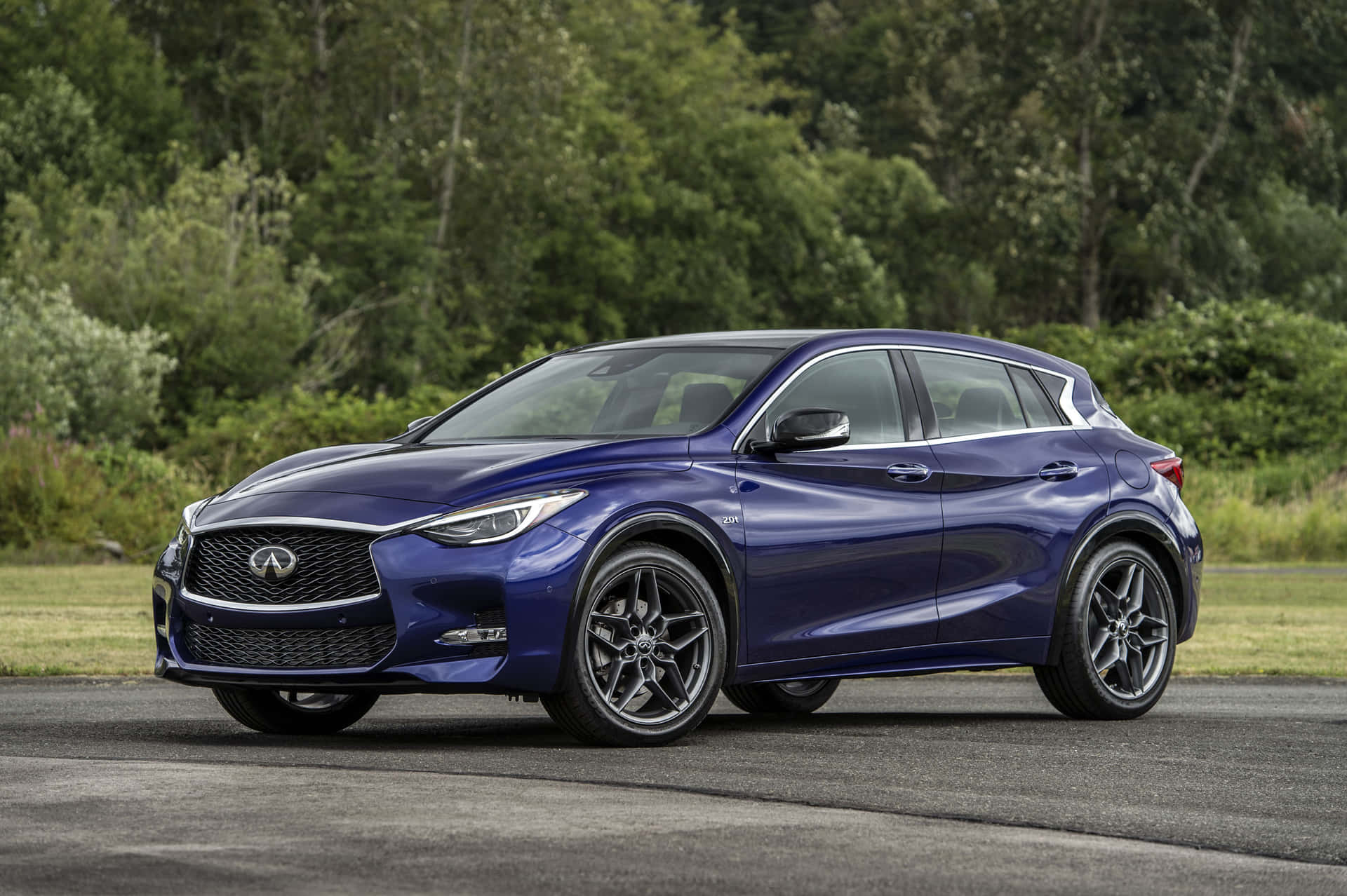 Infiniti Qx30 Luxurious Compact Suv Wallpaper