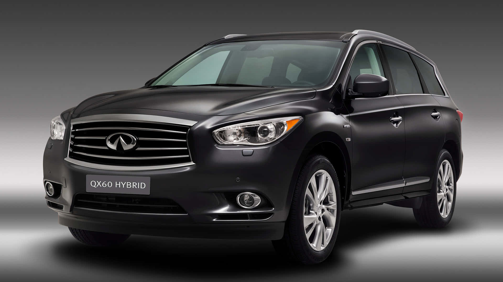 Sleek Silver Infiniti QX60 on the Road Wallpaper