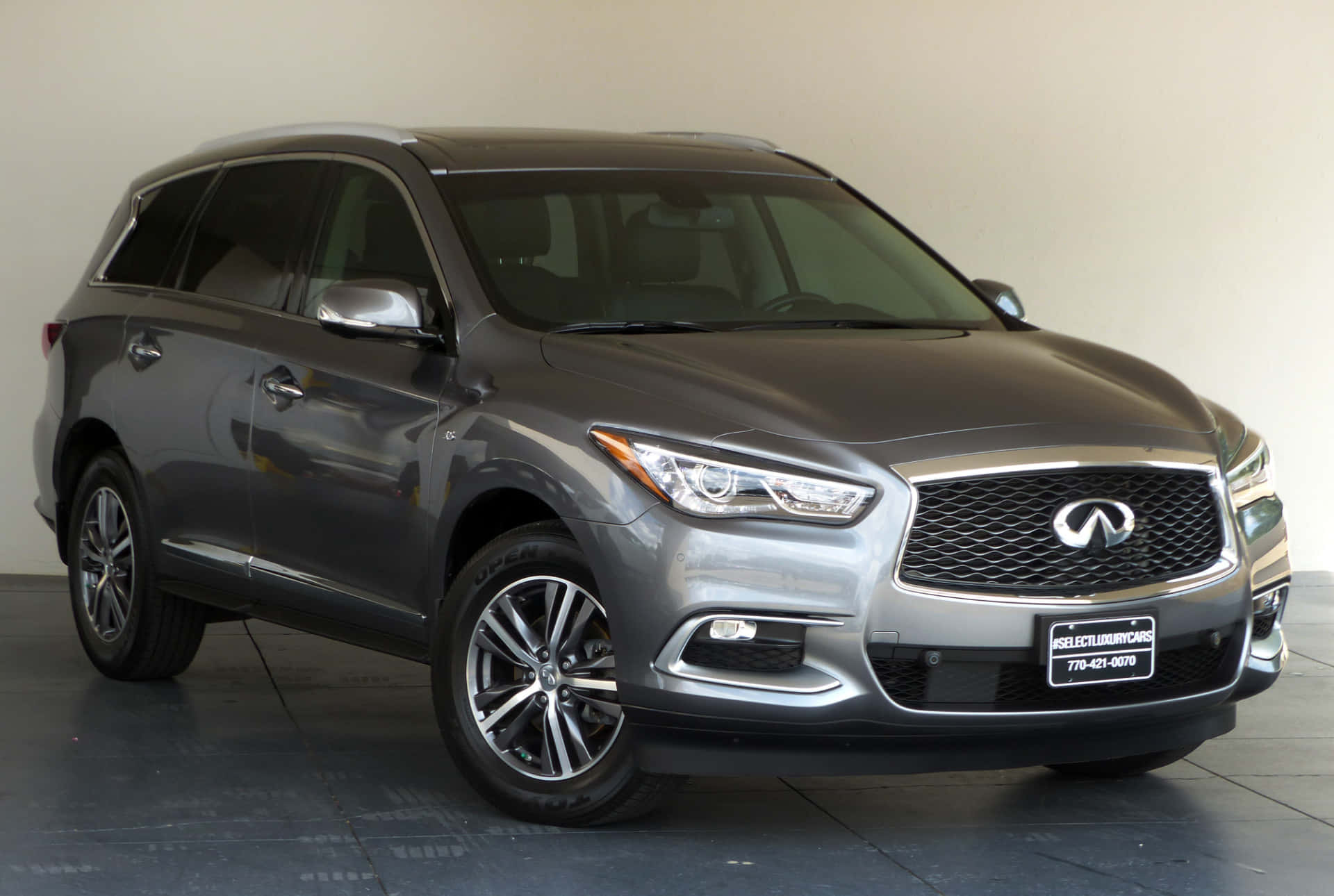 Infiniti QX60 Luxury SUV in Motion Wallpaper