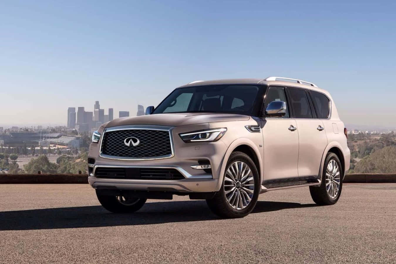 Fondode Pantalla: Impresionante Infiniti Qx80 En Su Máximo Esplendor Fondo de pantalla