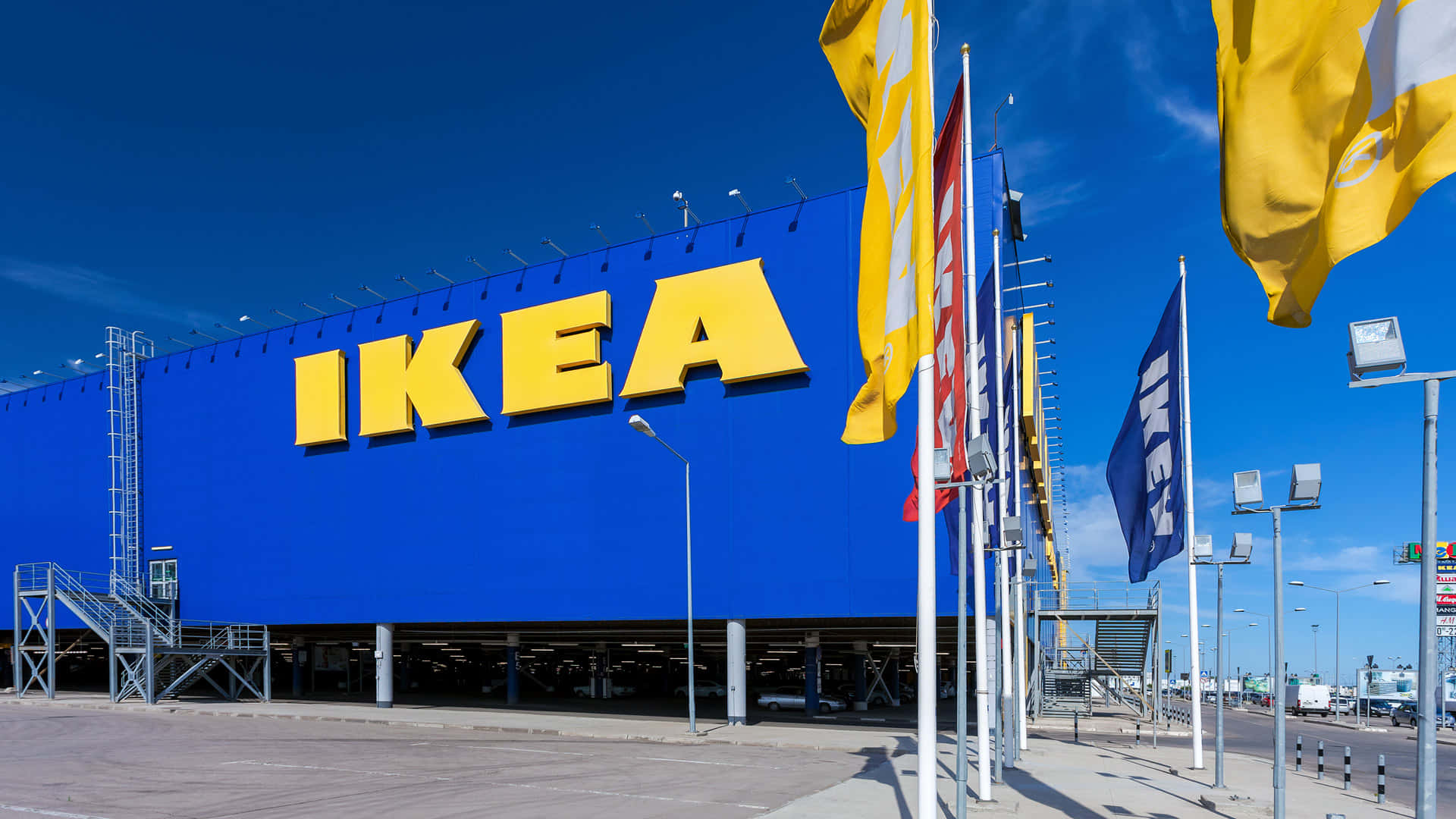 Ingressodel Negozio Ikea Con Persone Che Fanno Shopping