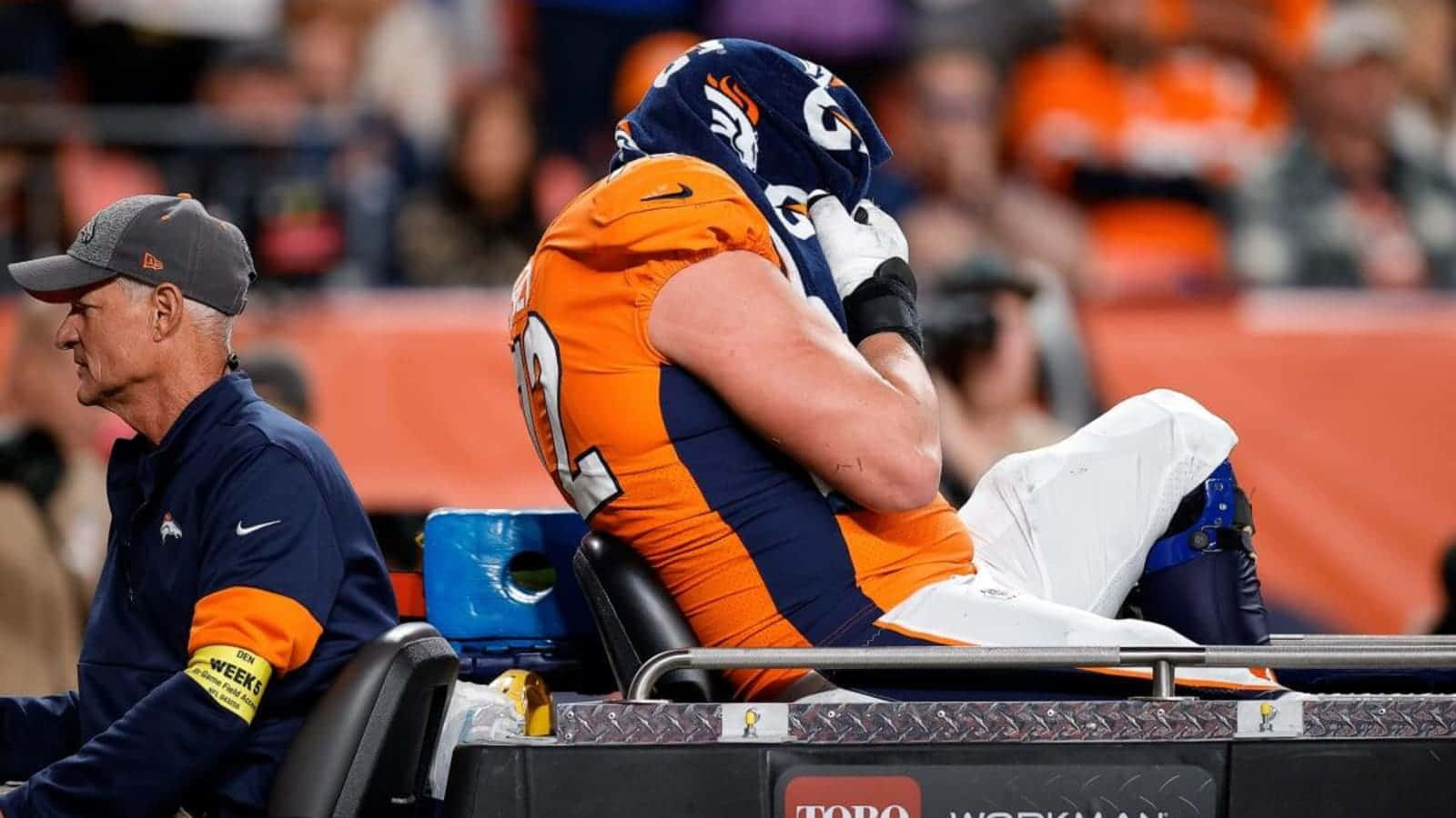 Verletzterspieler Garett Bolles Von Den Denver Broncos. Wallpaper