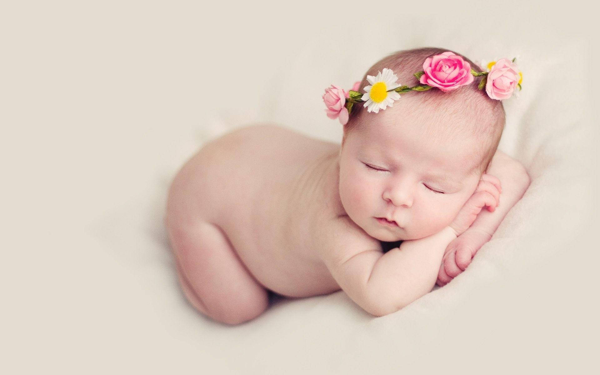 Innocence Personified: Sleeping Newborn Baby Wallpaper