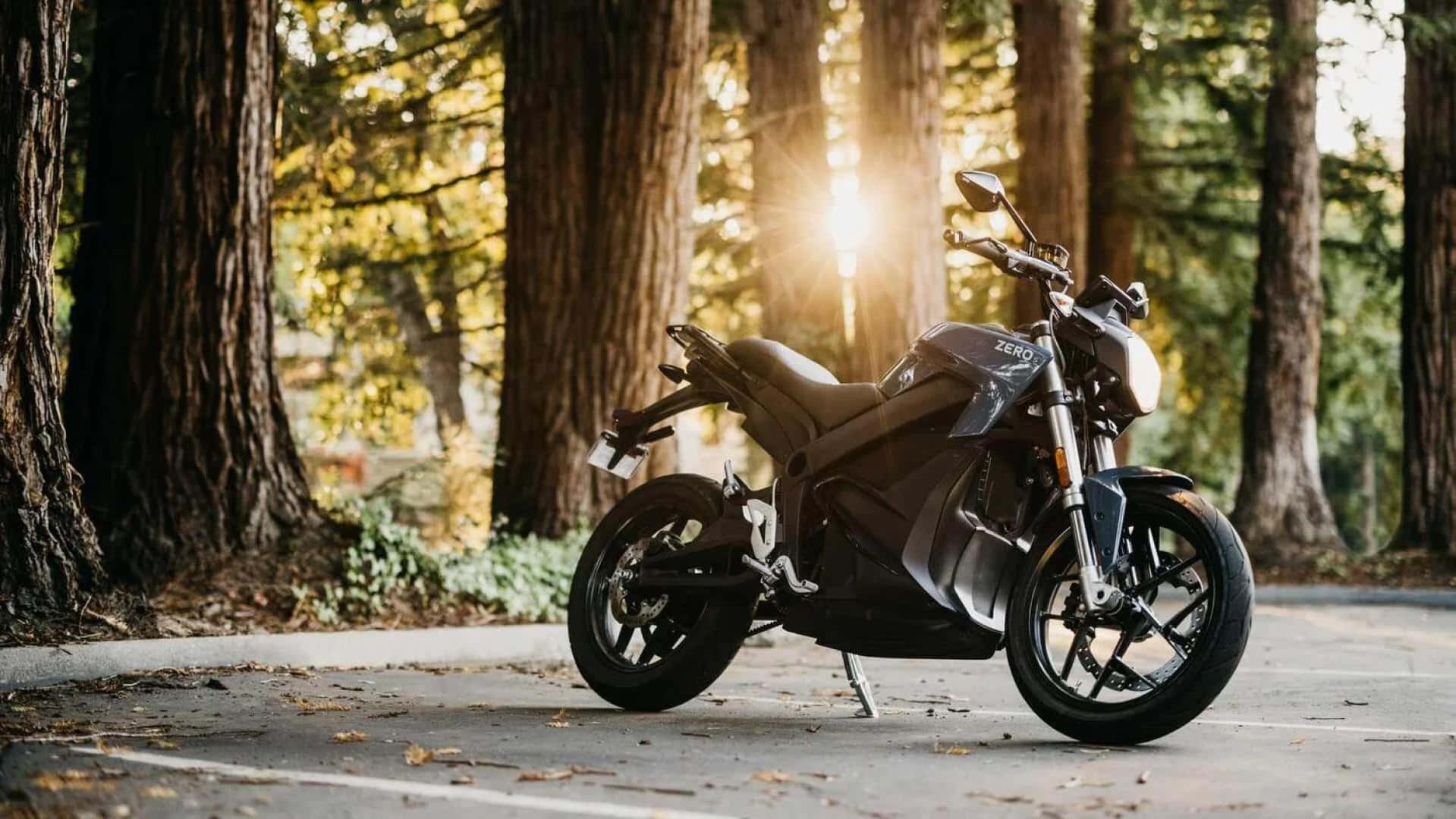 Innovative Power - A Zero Motorcycle Parked On A Countryside Road Wallpaper