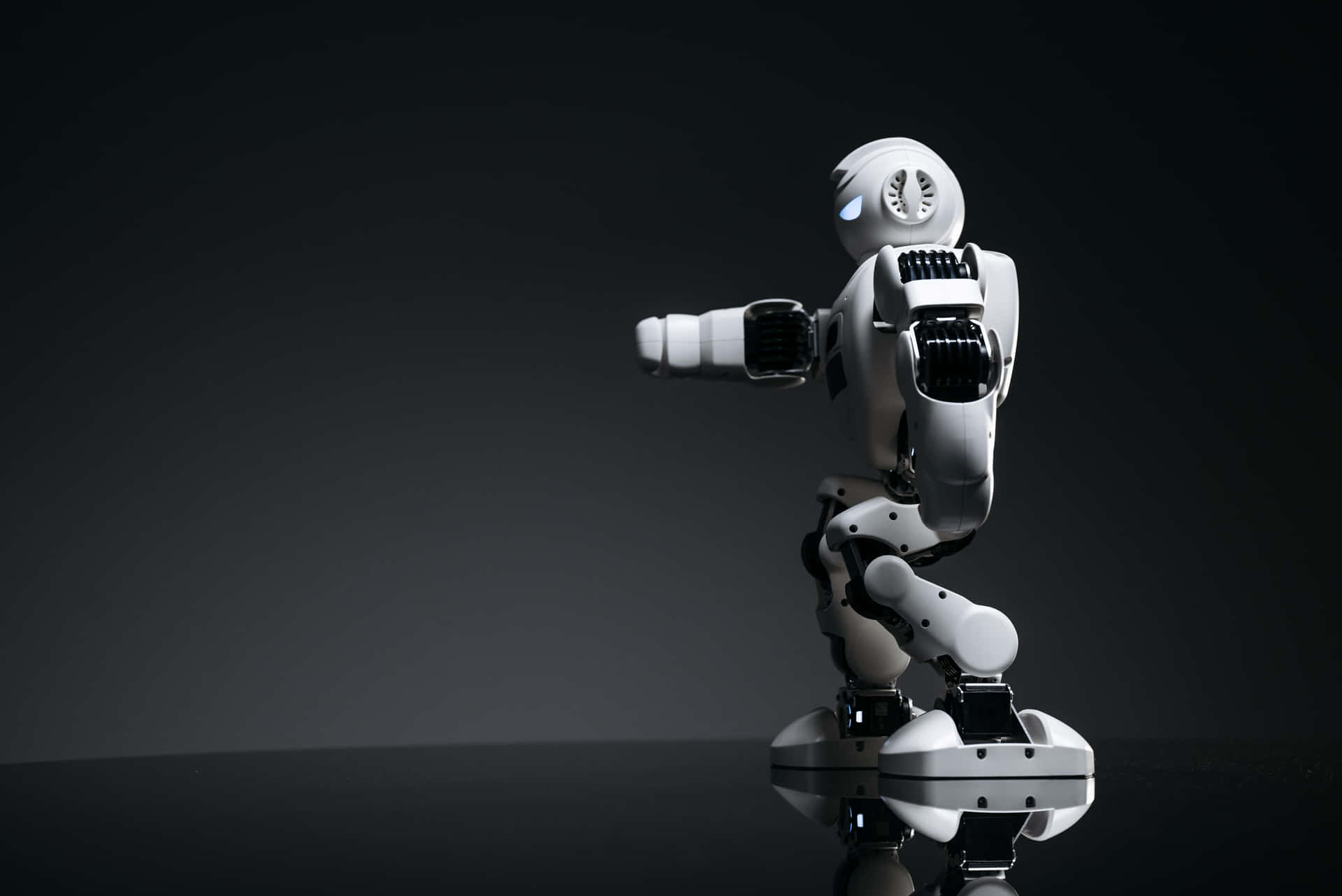 Innovative Robot Designed For Futuristic Automation Wallpaper