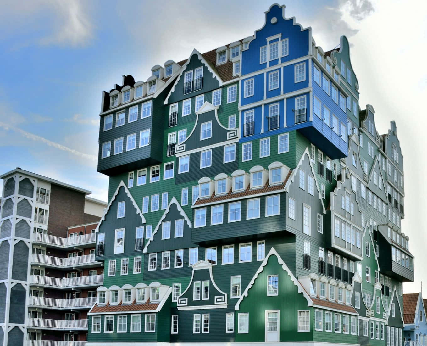 The Awe-Inspiring Design of Inntel Hotel Zaandam Against a Bright Blue Sky Wallpaper