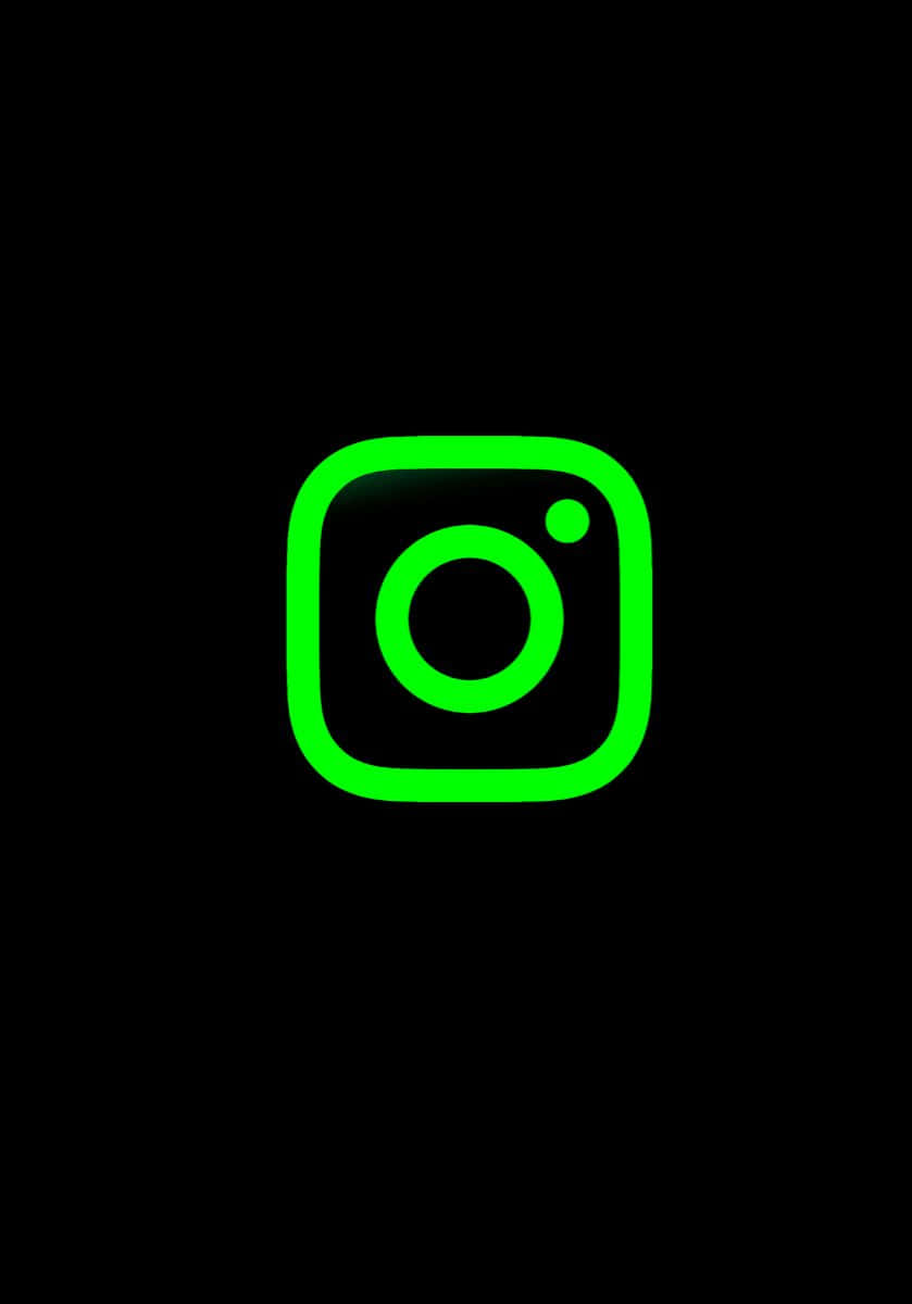 Logode Instagram En Verde Neón Sobre Fondo Negro.